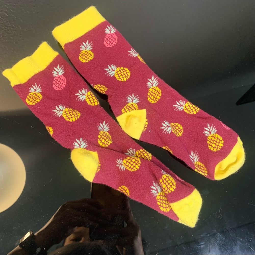 Pineapple socks (Maroon)